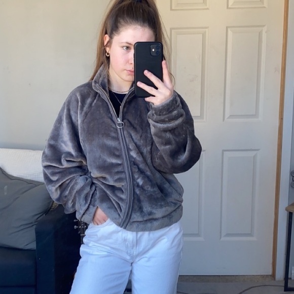 Fuzzy Grey Zip-up Hollister jacket - Picture 3 of 10